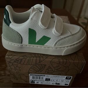 Vega size 25 Euro infant/toddler (9 US) brand new